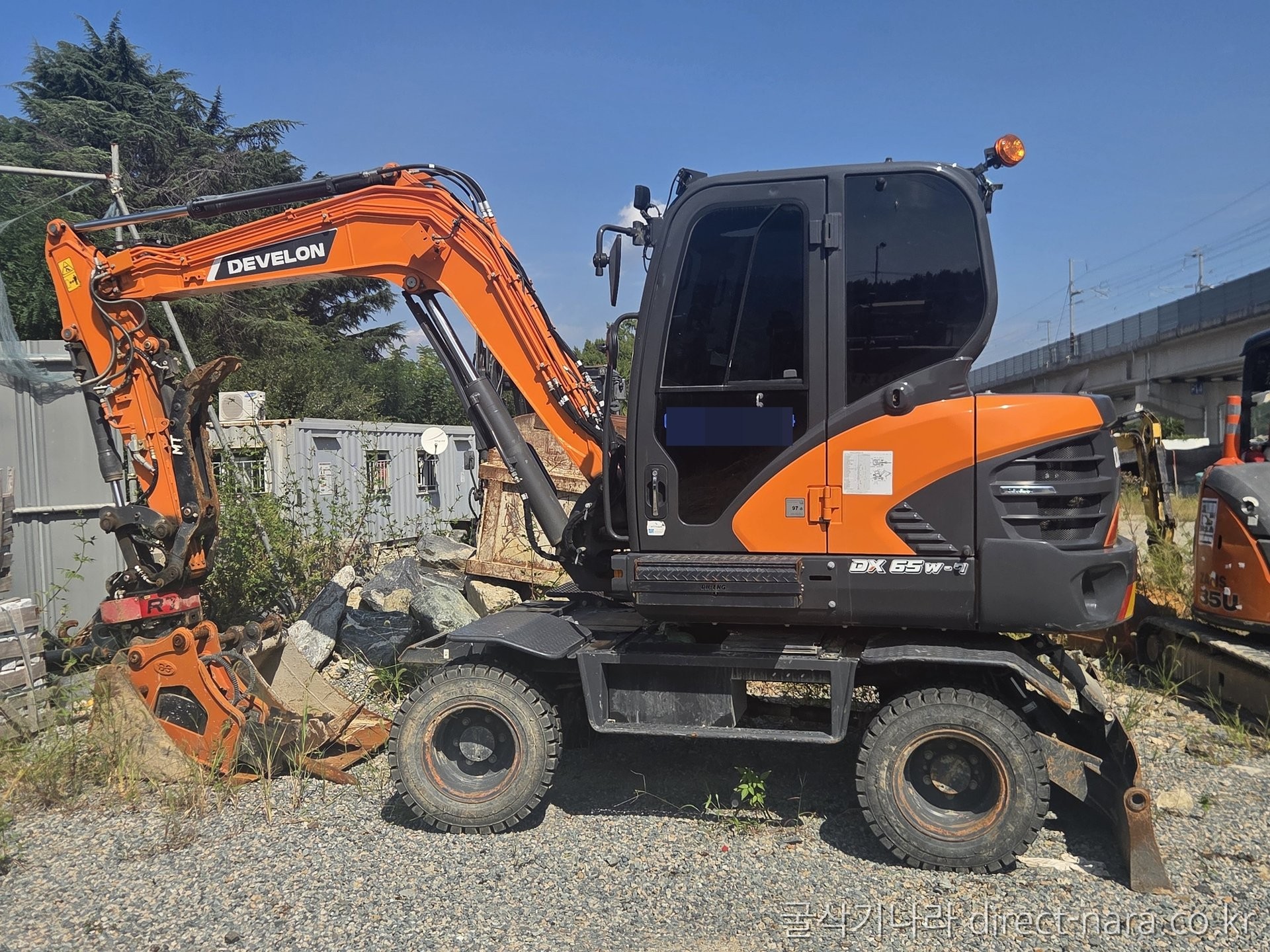 DX65W
