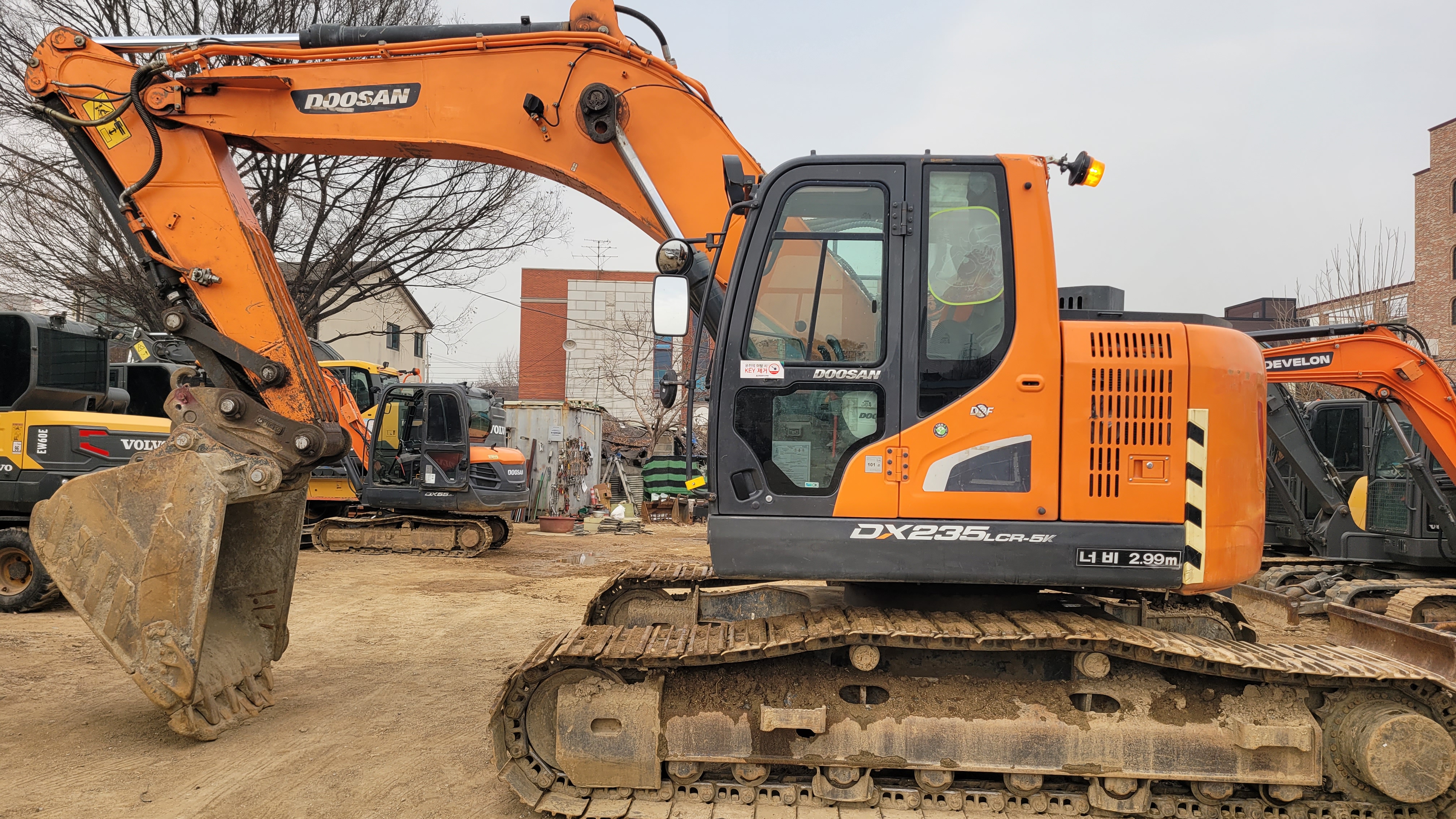 DX235CR