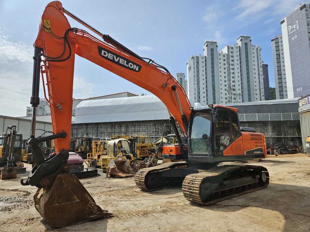 DX220