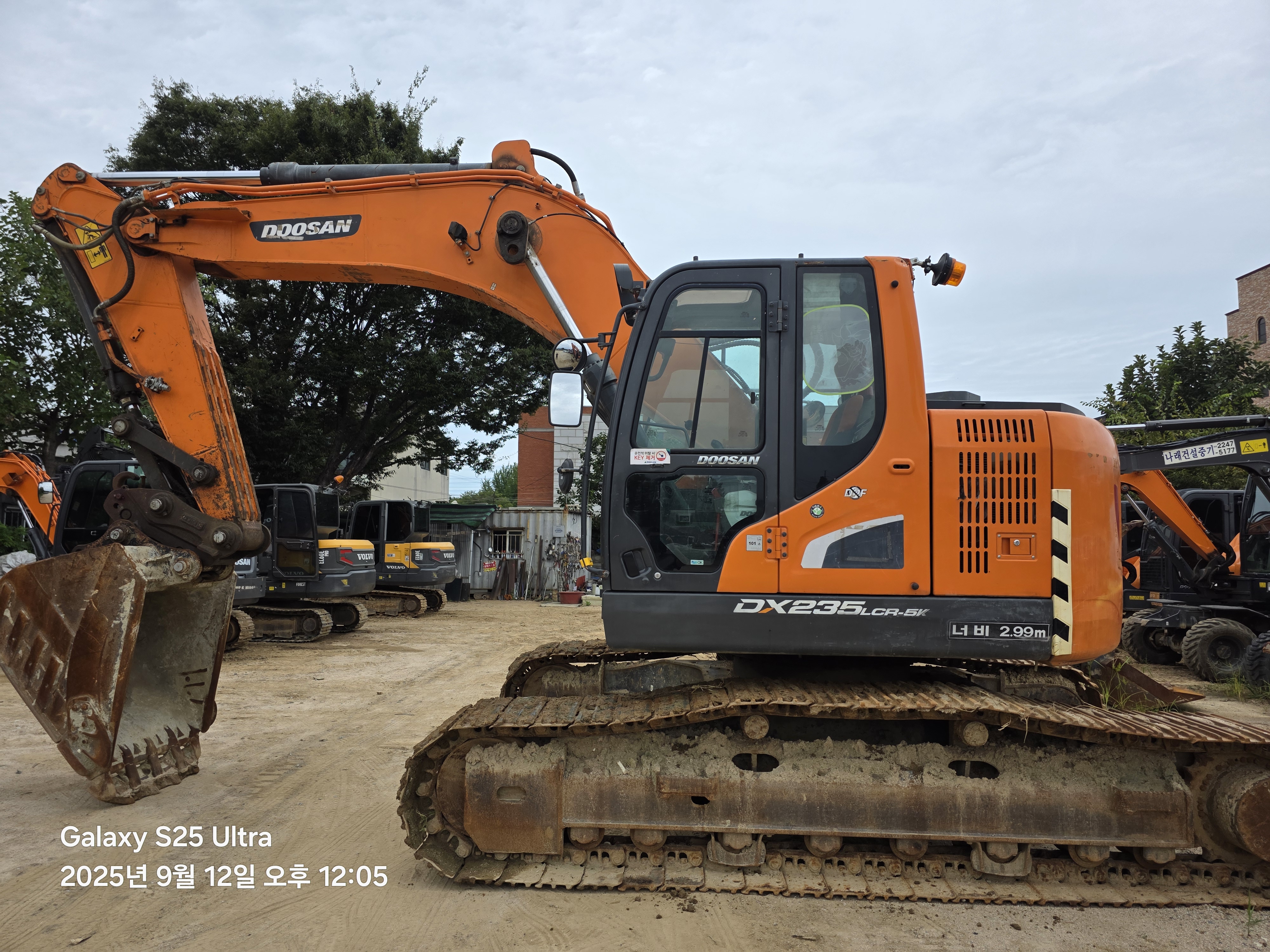 DX235CR